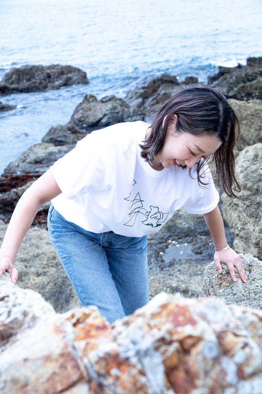 知床トコさんTシャツ / 三角デザイン