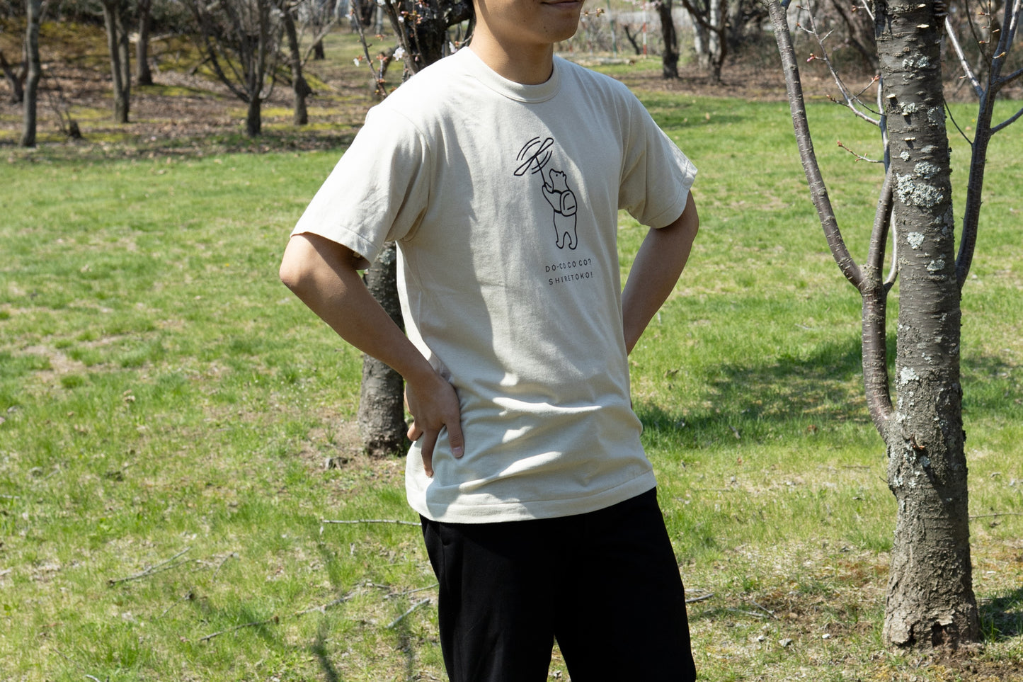 知床トコさんTシャツ / 竹とんぼ