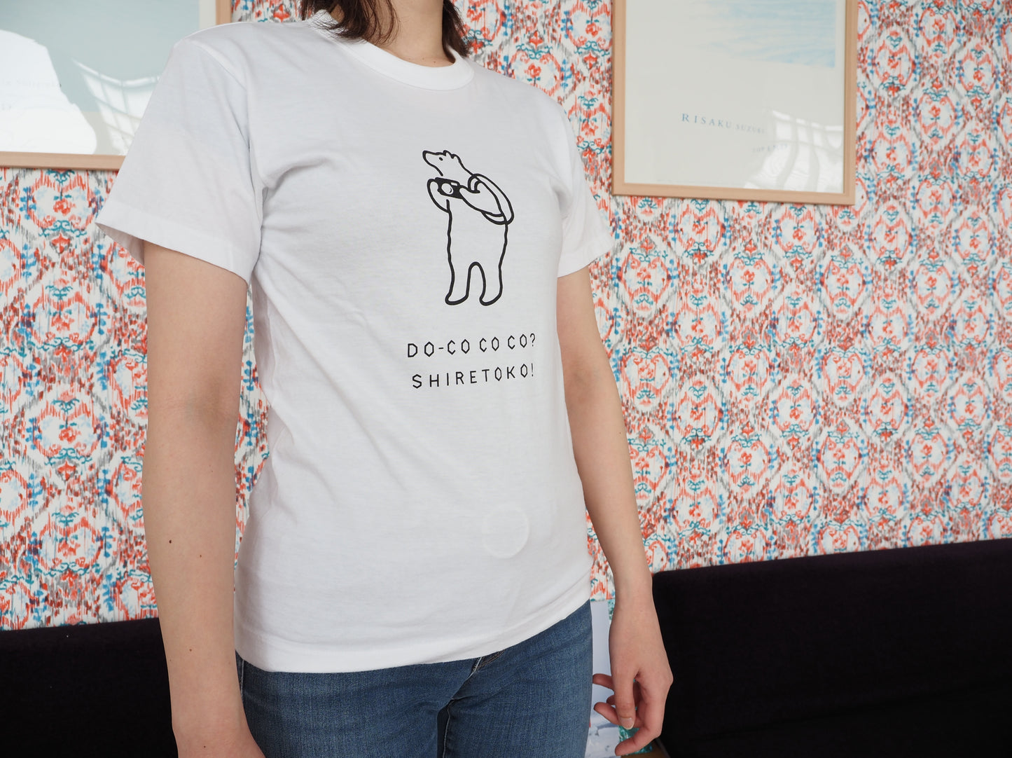 知床トコさんTシャツ / カメラ